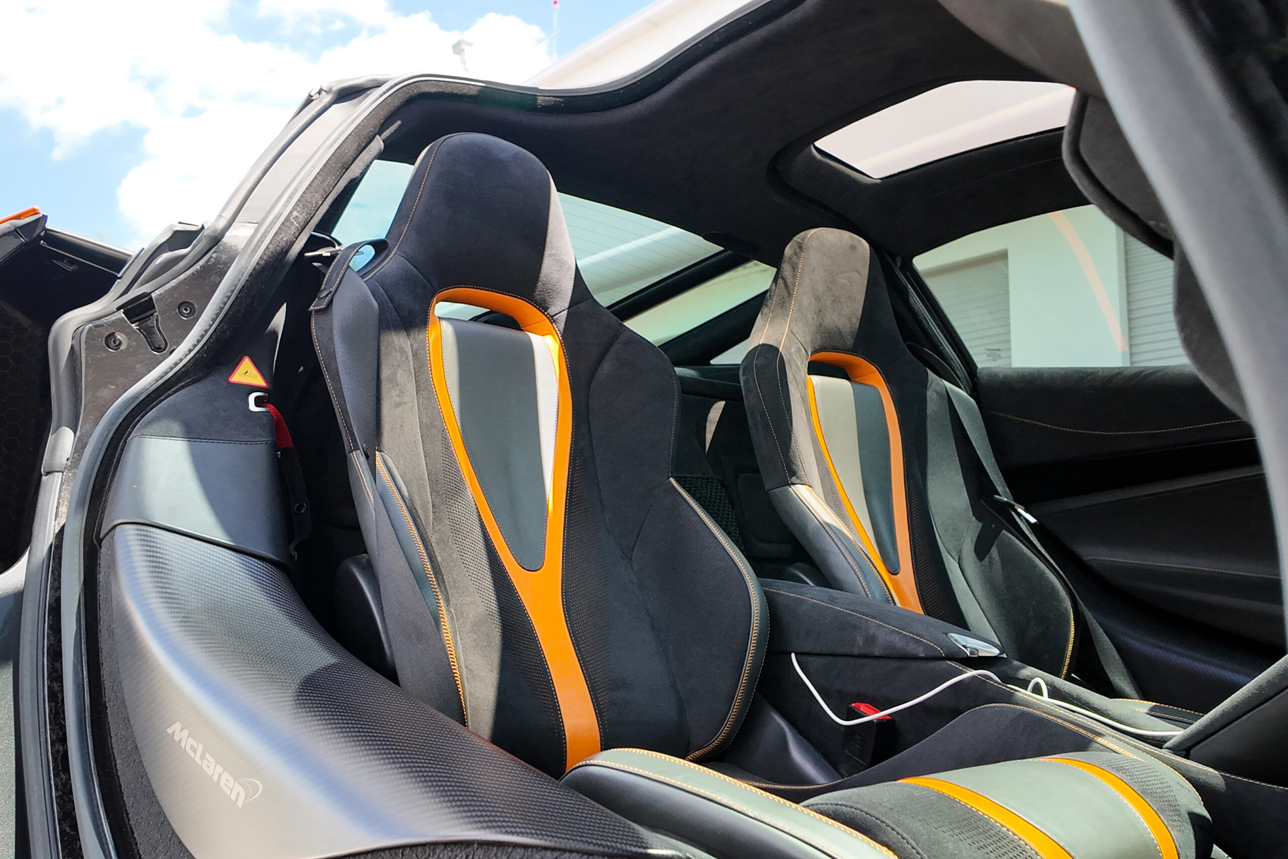 McLaren720s-Interior2