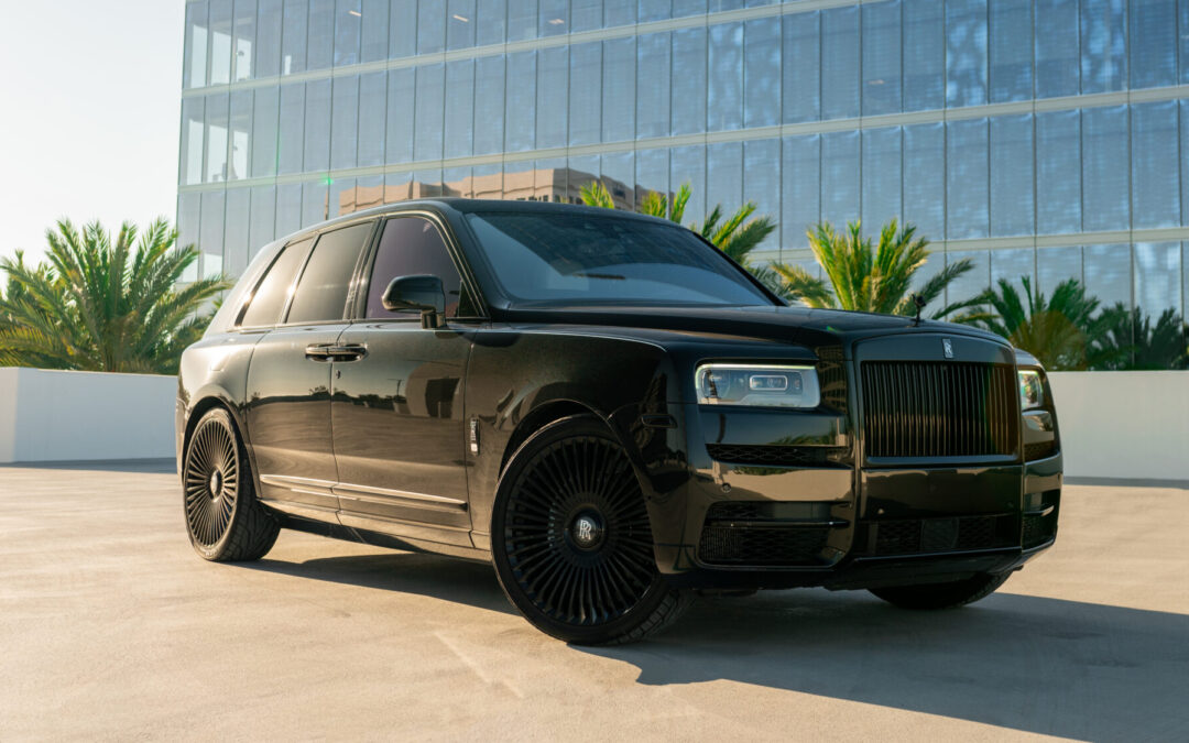 Rolls-Royce Cullinan (Black/Powder Blue)