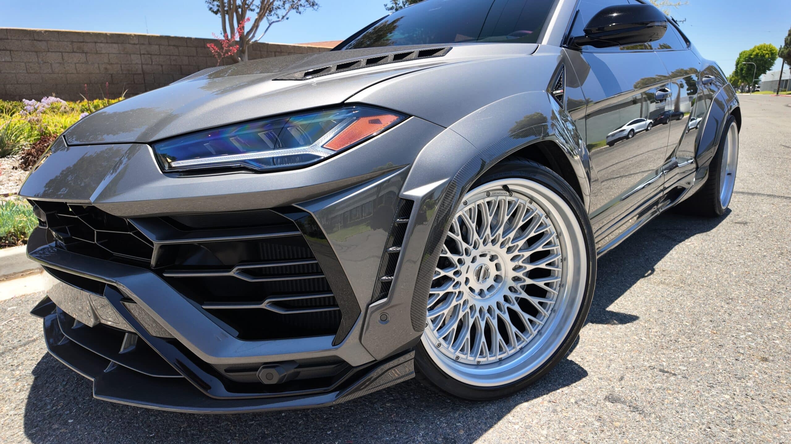 Lamborghini Urus Widebody — alternate view